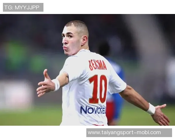 马科斯阿隆索盛赞本泽马与C罗迭戈科斯塔在前锋位置的卓越表现